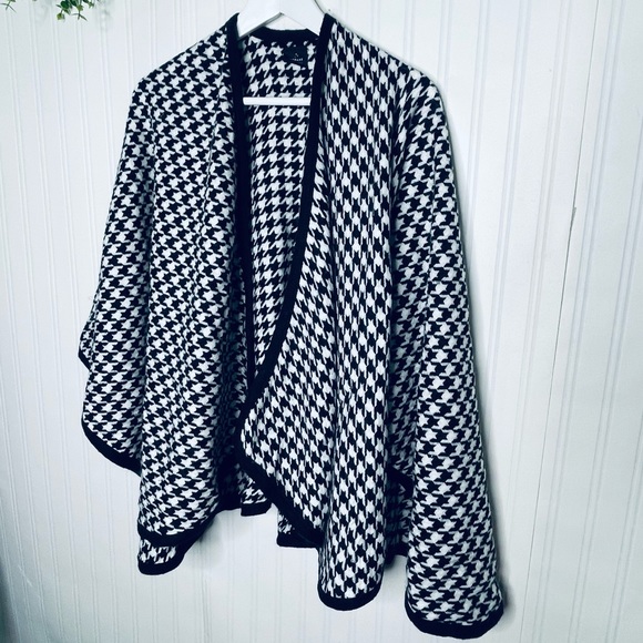 V. Fraas Houndstooth print Cape Shawl Poncho Cover O/S 100% Acrylic - Picture 15 of 16